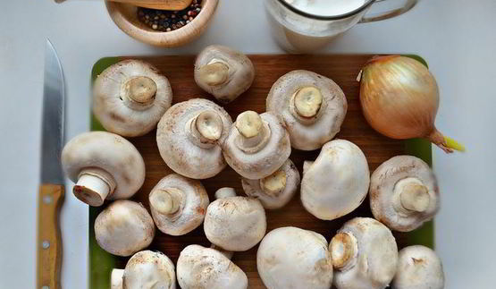 гречневые оладьи с грибным соусом