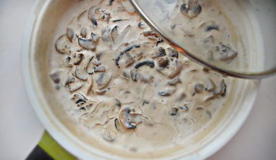 гречневые оладьи с грибным соусом