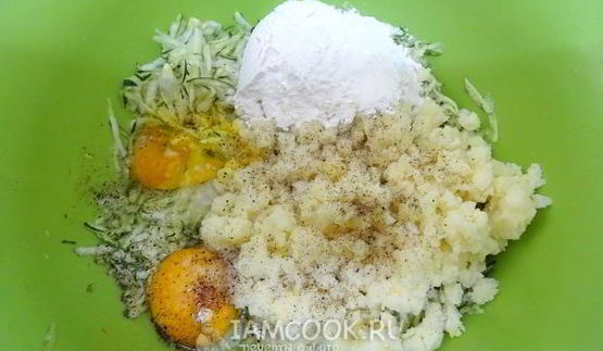 кабачковые оладьи с картофельным пюре