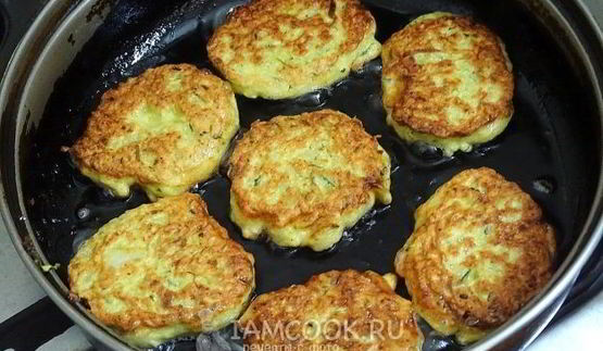 кабачковые оладьи с картофельным пюре