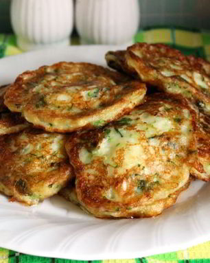 Кабачковые оладьи с мягким творогом и зеленью