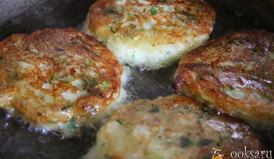 кабачковые оладьи с мягким творогом и зеленью