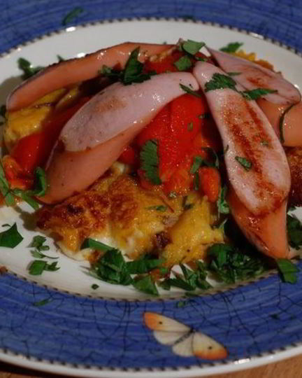 Рецепт картофельных оладий и запеченный перец с сосисками