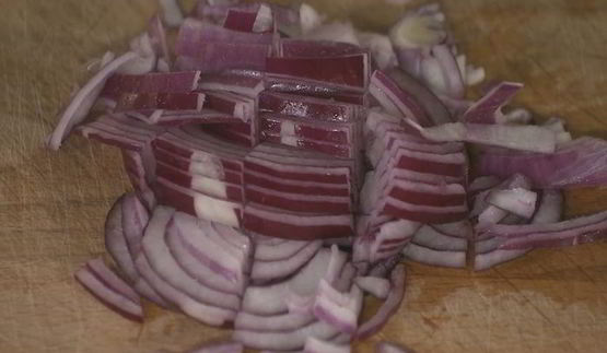 картофельные оладьи и запеченный перец с сосисками