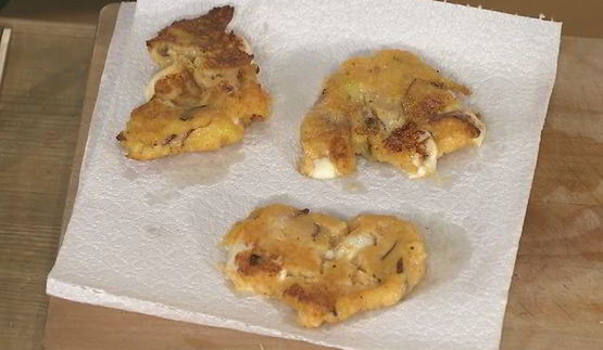 картофельные оладьи и запеченный перец с сосисками