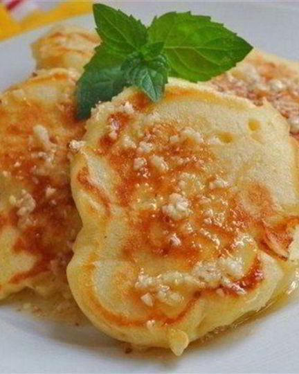 Рецепт кефирных оладий с яблоками