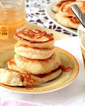 Кислые оладьи на дрожжах