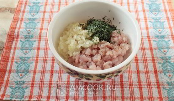 куриные оладьи с луком