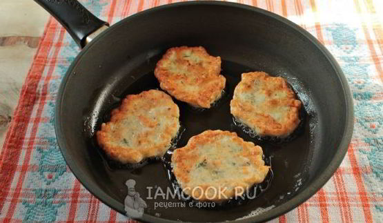 куриные оладьи с луком
