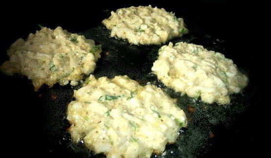 оладушки из китайской капусты с брынзой