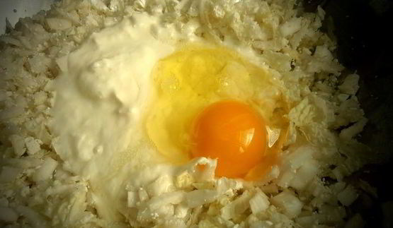 оладушки из китайской капусты с брынзой