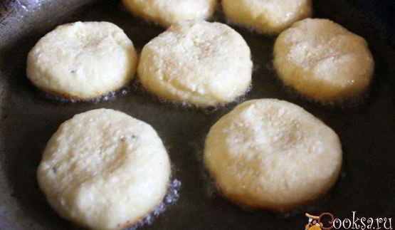 оладьи из картофельного пюре с творогом