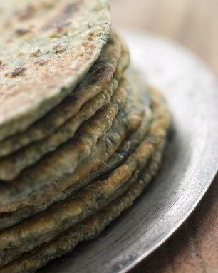 Оладьи из шпината и нута по-индийски