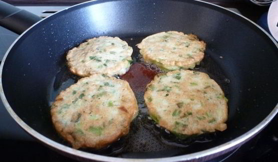 оладьи из зеленого лука с тмином