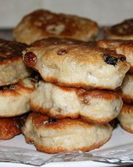 Рецепт оладий с изюмом и сушеными яблоками