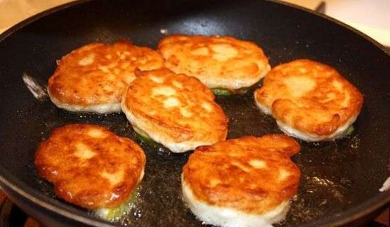 оладьи с яблоками