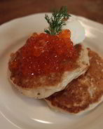 Овсяные оладушки с красной икрой