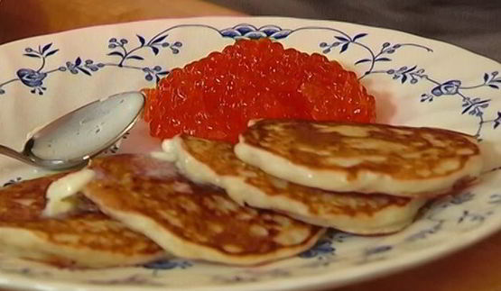 овсяные оладушки с красной икрой