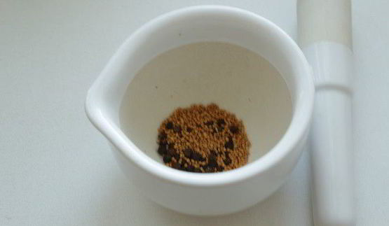 печеночные оладьи с брусничным соусом