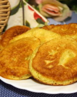 Пшенично-кукурузные оладьи на кефире