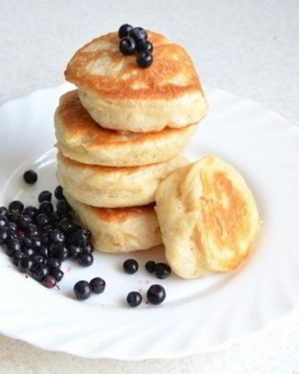 Рецепт пышных дрожжевых оладушек на молоке