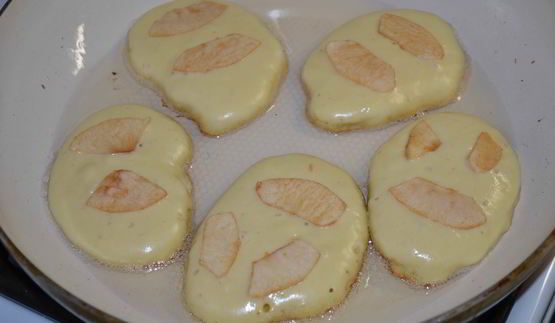 пышные оладьи на кефире с сюрпризом