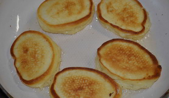 пышные оладьи на кефире с сюрпризом