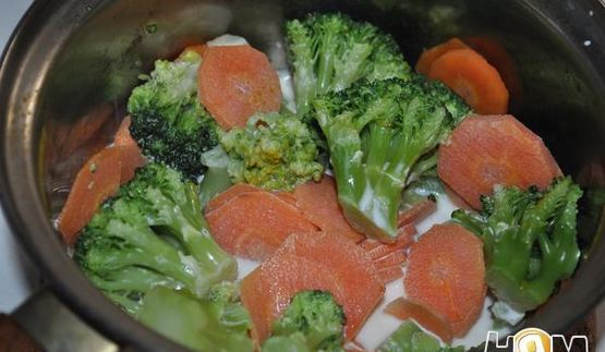 сливочные оладьи из брокколи и моркови