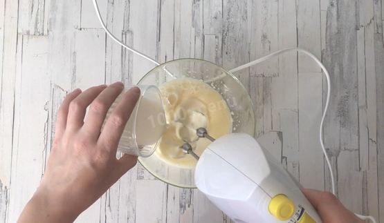 сливочные оладьи с грушей дюшес