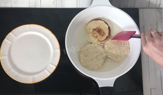 сливочные оладьи с грушей дюшес