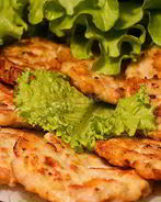 Сочные рубленные оладьи из куриной грудки с сыром