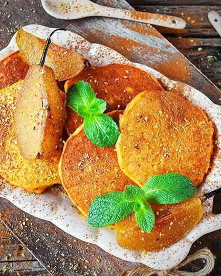 Рецепт тыквенных оладий с пряными грушами в сиропе