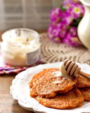 Тыквенные оладьи с яблоком