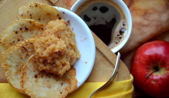 яблочные оладьи с яблочным кремом