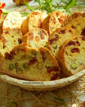 Бискотти с фисташками и курагой