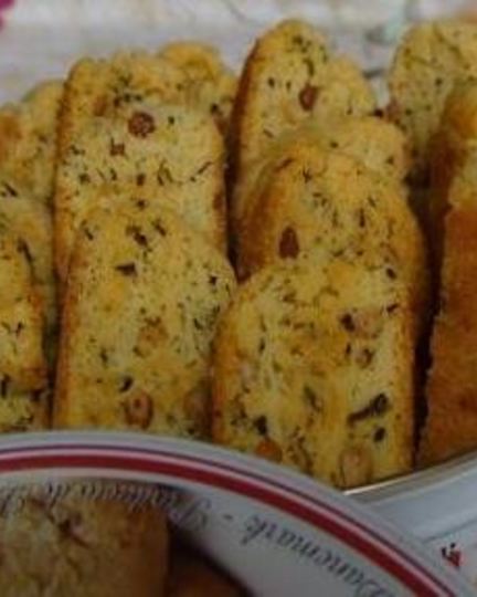 Рецепт бискотти с пармезаном, базиликом и кедровыми орехами