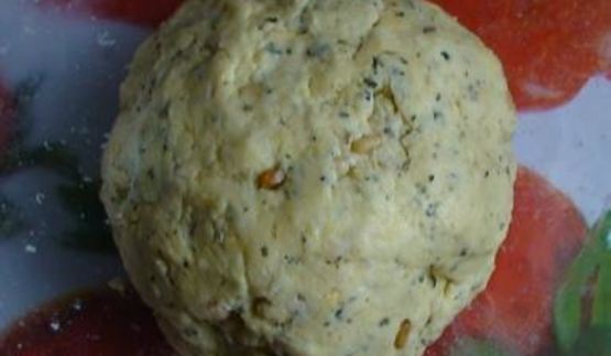 бискотти с пармезаном, базиликом и кедровыми орехами