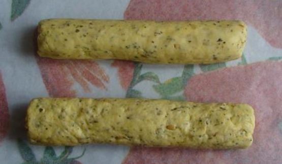 бискотти с пармезаном, базиликом и кедровыми орехами