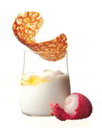 Личи в йогурте с печеньем