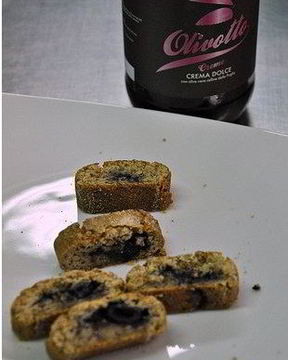 Миндальное печенье со сладкими оливками