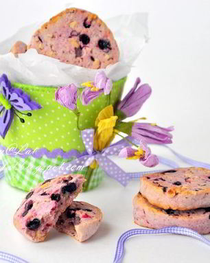 Печенье с черной смородиной и фундуком