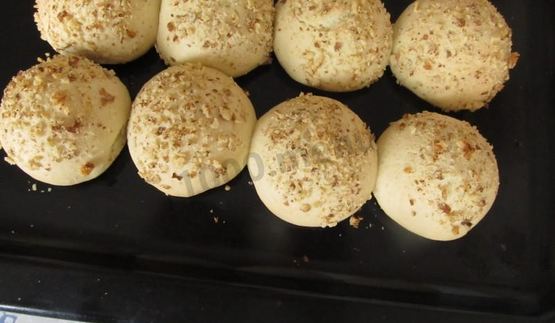 печенье с начинкой из сметанного крема с орехами