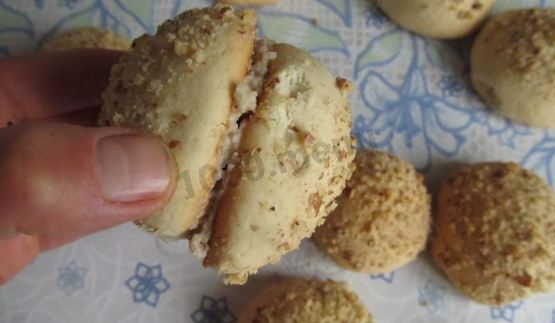 печенье с начинкой из сметанного крема с орехами