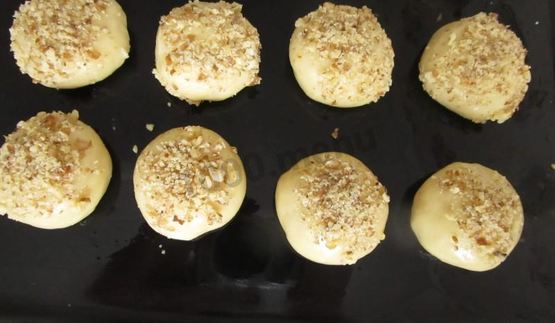 печенье с начинкой из сметанного крема с орехами