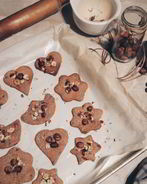 Печенье с ореховой пастой и фундуком