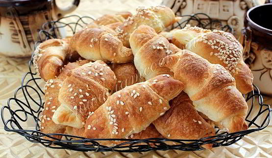 рогалики из слоеного теста