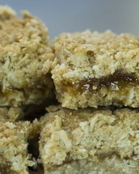 Абрикосовый пирог с овсяной крошкой