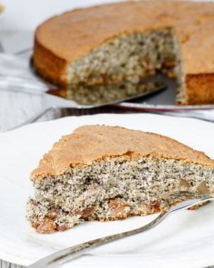 Домашний маковый пирог с грецкими орехами