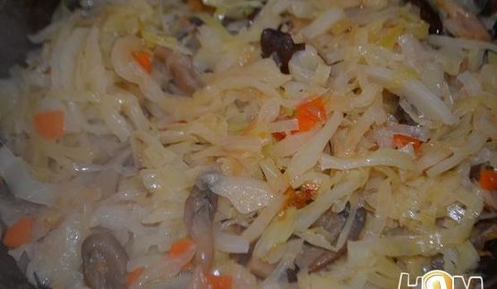 дрожжевой пирог с капустой и вешенками