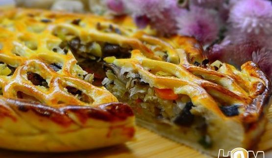 дрожжевой пирог с капустой и вешенками